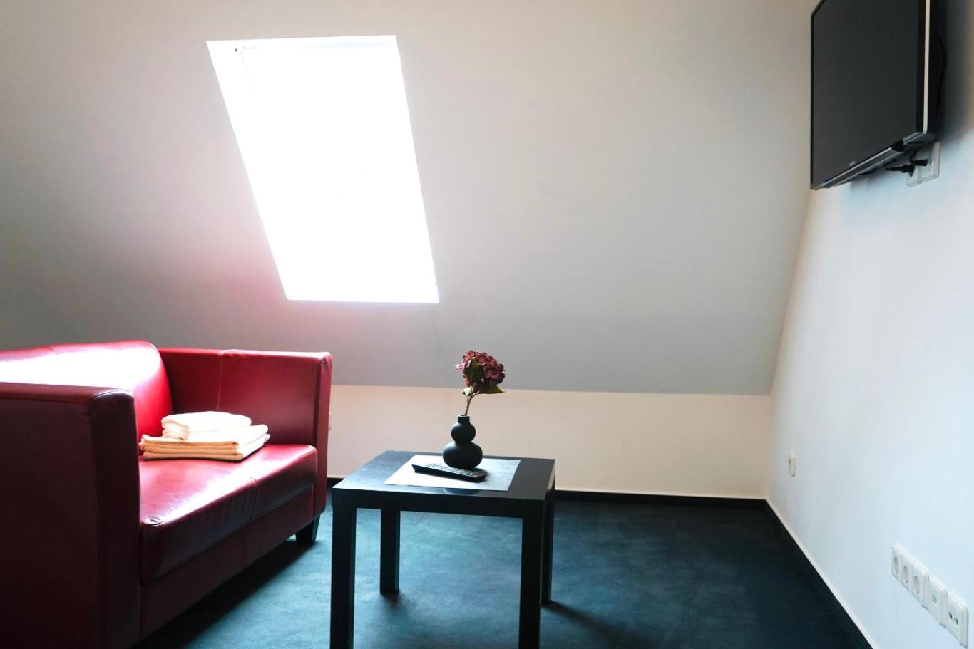 Haus Im Gruenen Fuer 6 Personen-3 Schlafzimmer- 3 Baedern -Waschmaschine-Grosse Terrasse- Vollausgestattete Kueche Вольфсбург Экстерьер фото